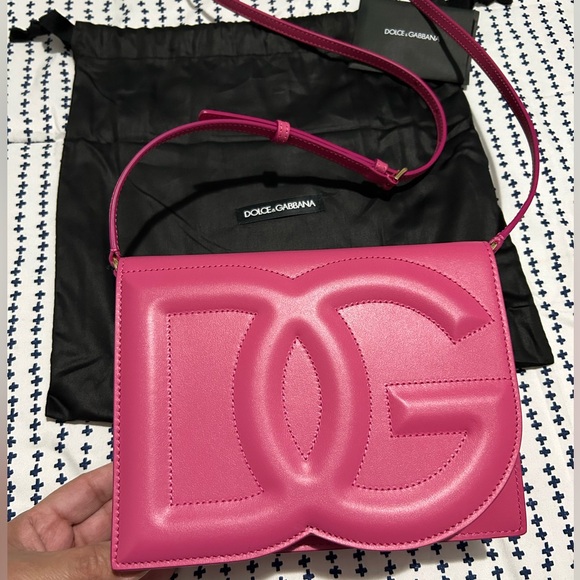 Dolce & Gabbana
DG Logo Flap Leather Shoulder Bag - Picture 4 of 5